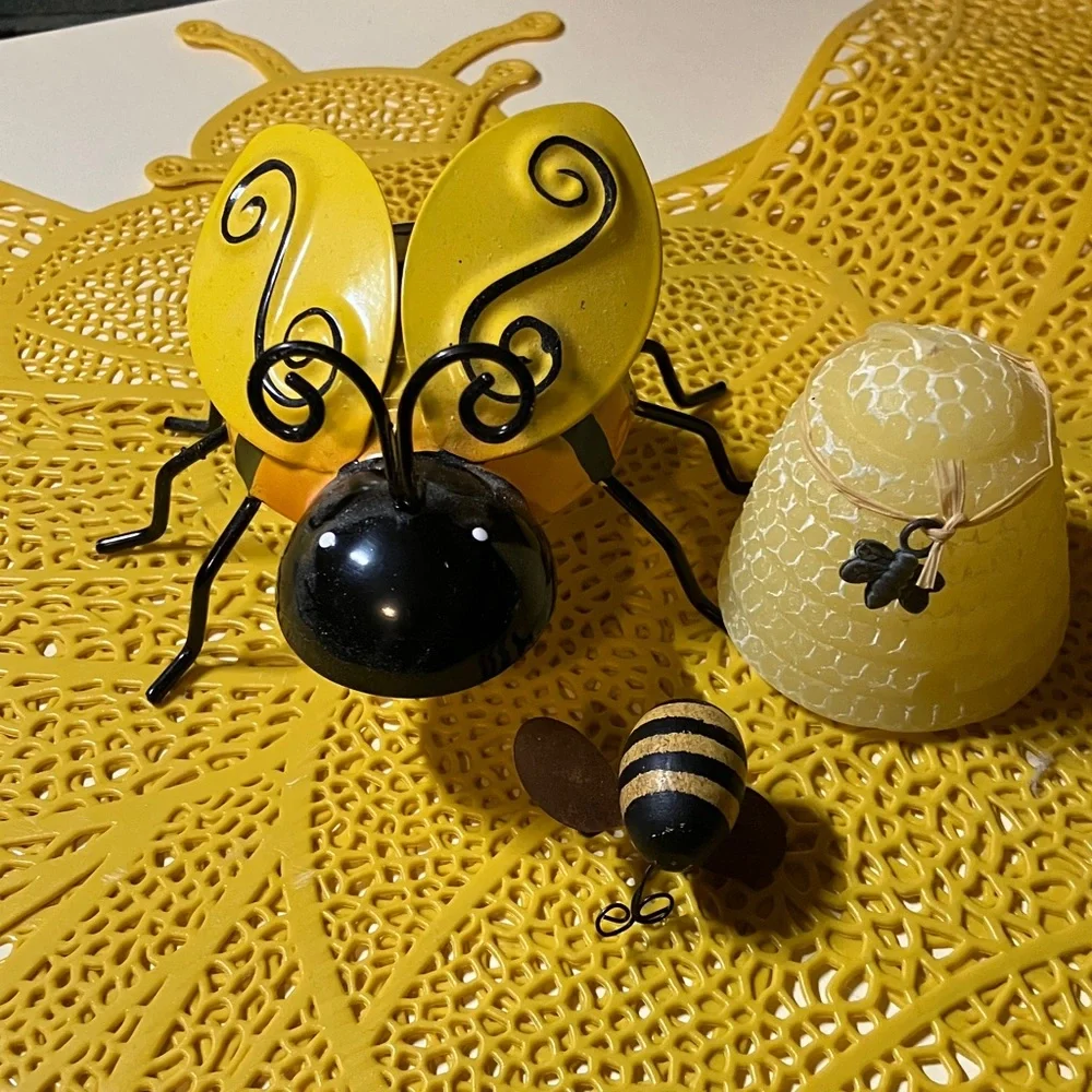 Bee decor . I used only for decor. Rae Dunn mug. Rae Dun honey pot. Other items - Picture 11 of 13